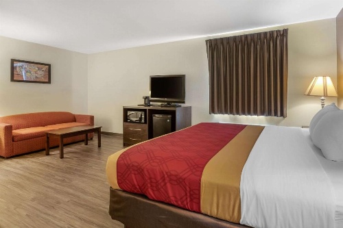 Econo Lodge Inn & Suites Fairgrounds image 12