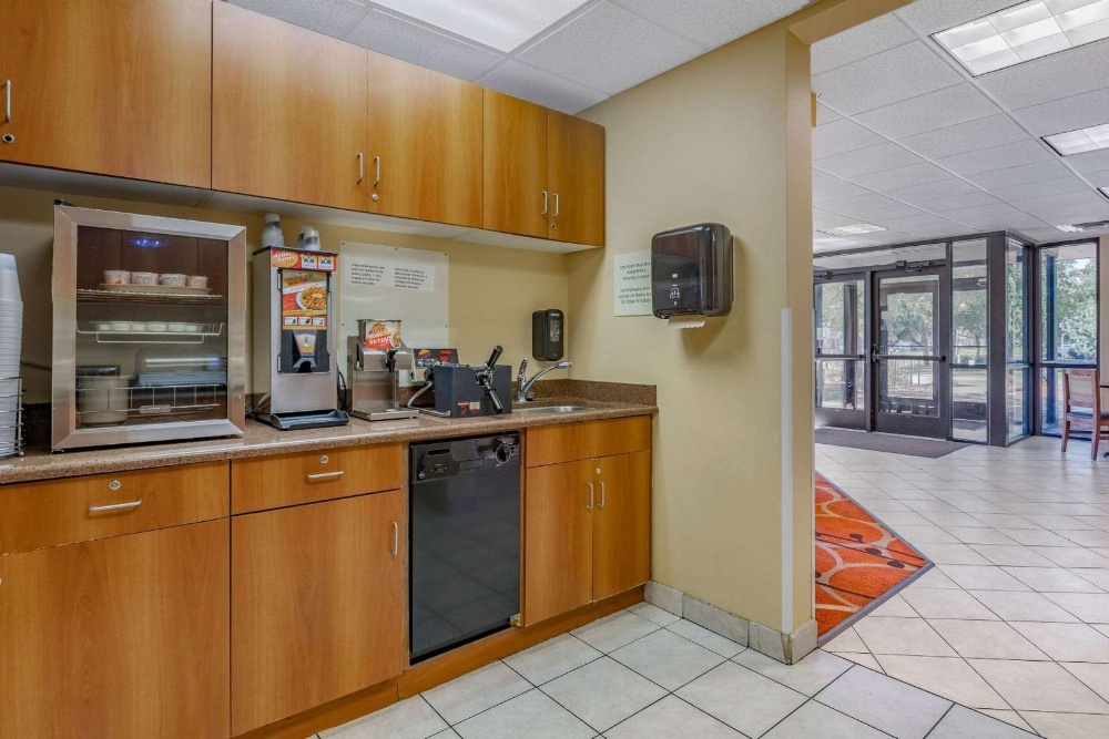 Econo Lodge Inn & Suites Fairgrounds Main image