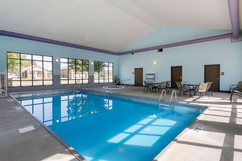 Econo Lodge Inn & Suites Fairgrounds image 8